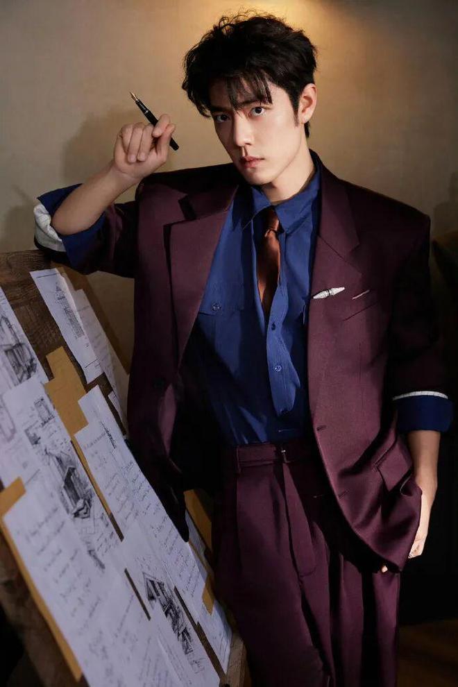 肖战微博之夜：撞色西服裹身清冷里藏着松弛贵气