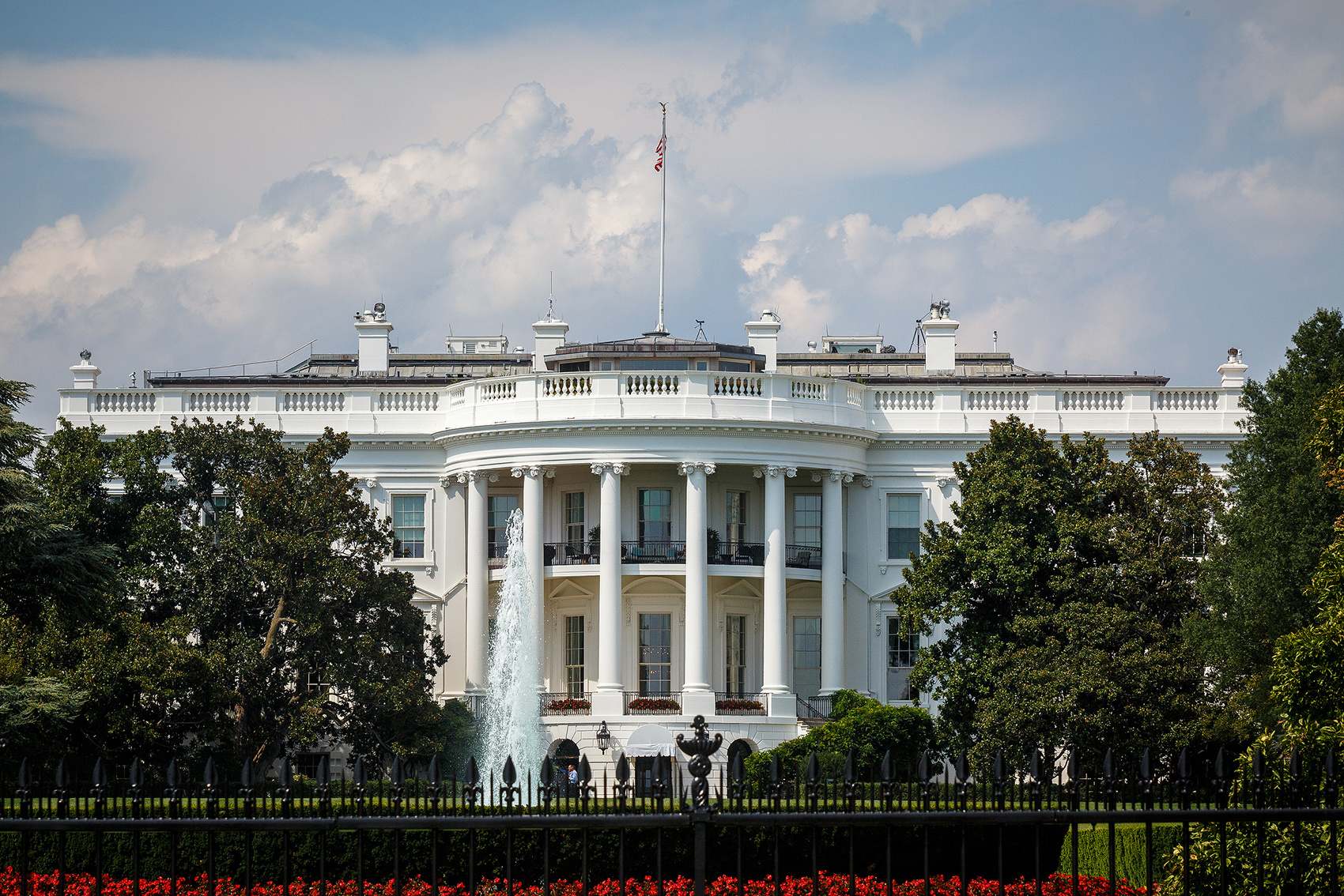 特朗普：正与伊朗进行对话！伊朗总统最新表态！阿巴斯港居民楼爆炸原因公布以色列官员